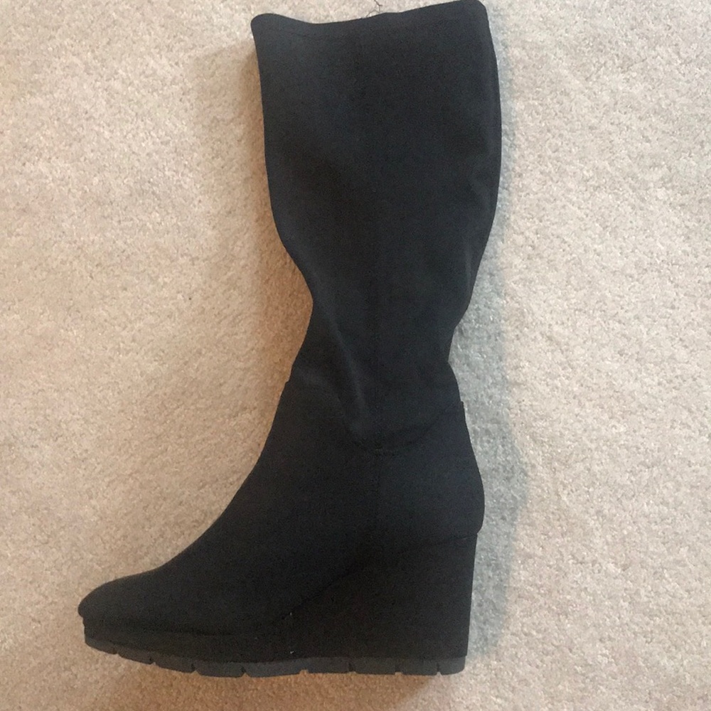 Black wedge boots